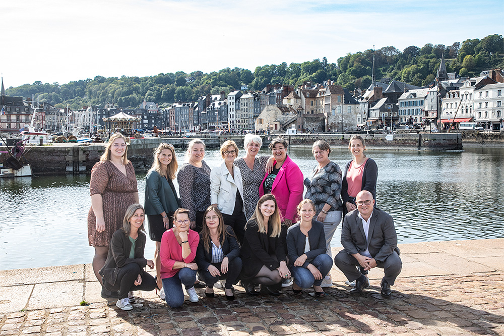 L'équipe de Terlin et Mouette face au bassin d'Honfleur